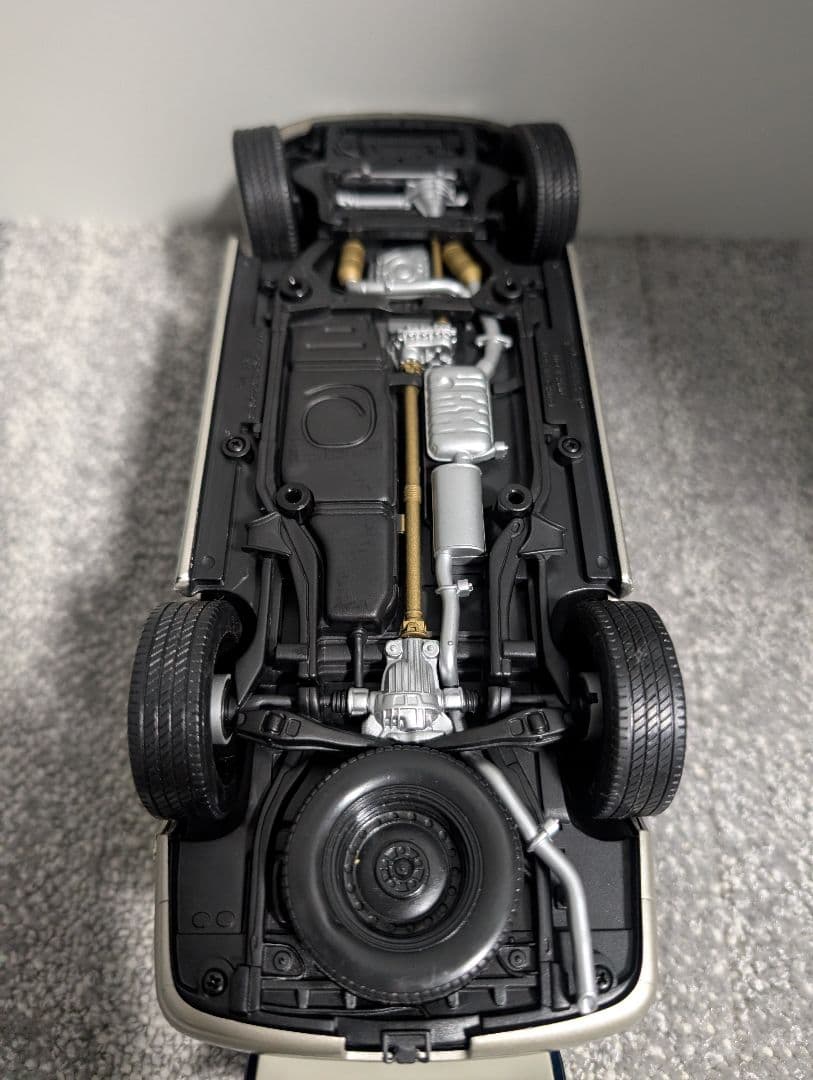 1/18 フォード FORD エクスプローラーExplorer 　ミニカー