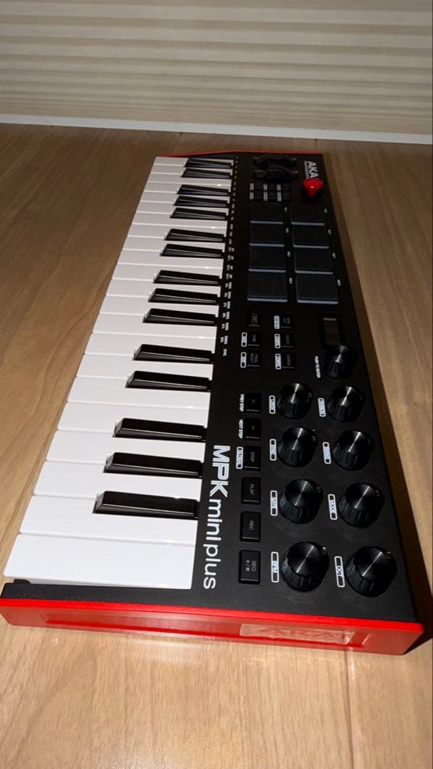 ほぼ新品 AKAI MPK mini Plus 37鍵 2026年1月購入