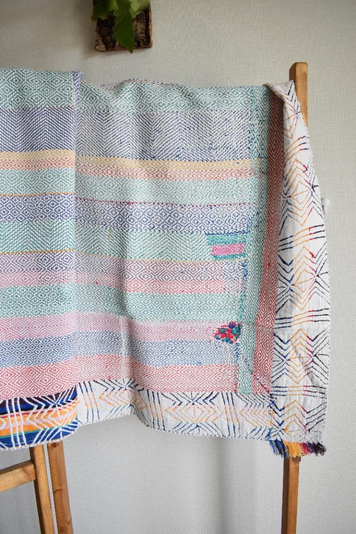 【寒波SALE】繊細でユニーク　貴重な全面刺繍のヴィンテージカンタキルト