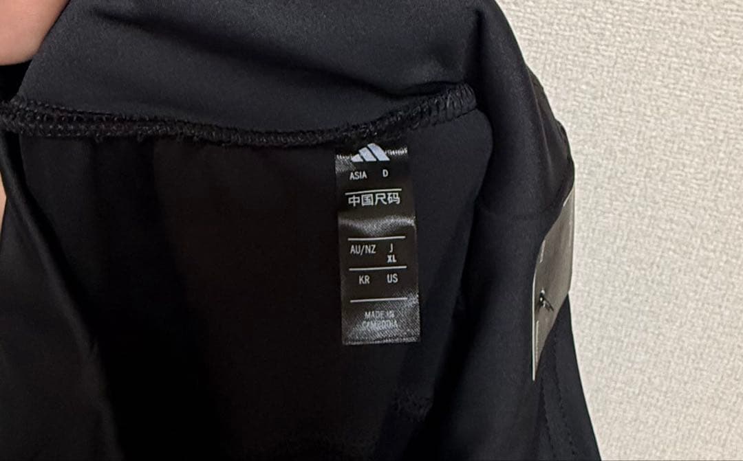 最終値下　adidas ルーズフィット テーパードレッグ 黒ジャージパンツ　XL