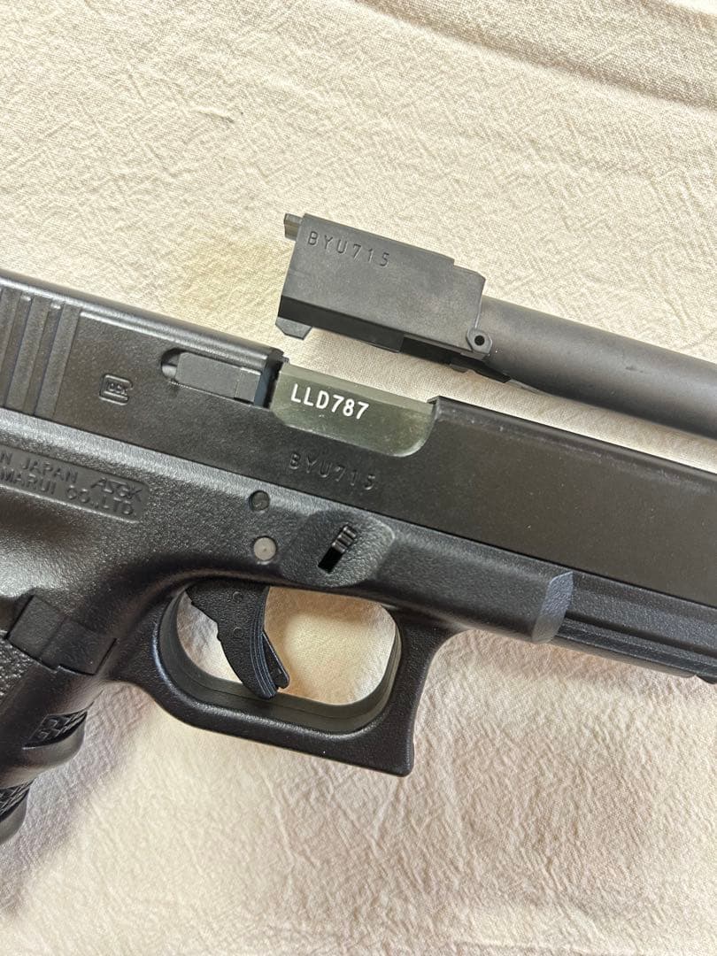 東京マルイGLOCK19 3rd GENE、ホルスター、マガジンウォーマー付き