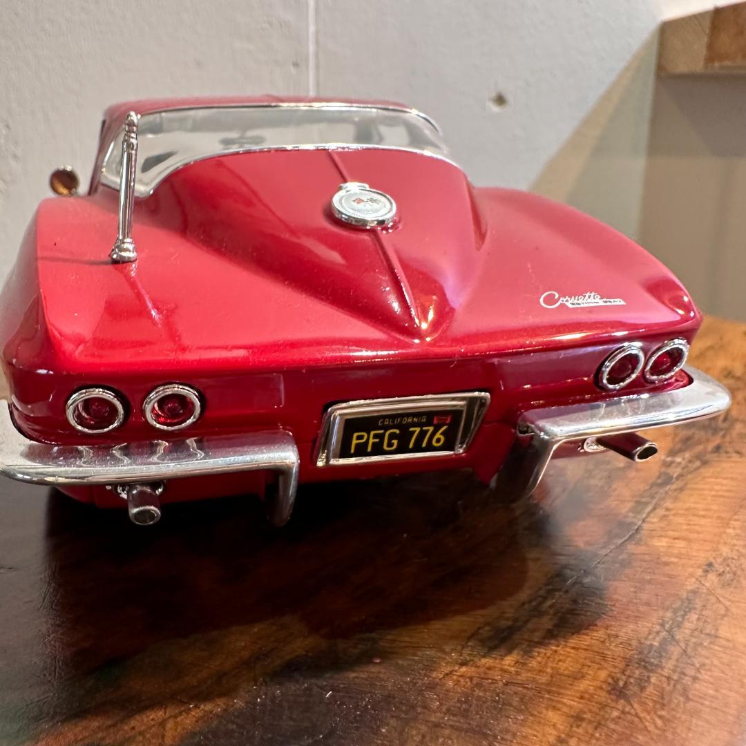 ミニカー 1965 MAISTO CHEVROLET CHEVYCORVETTE 1/18