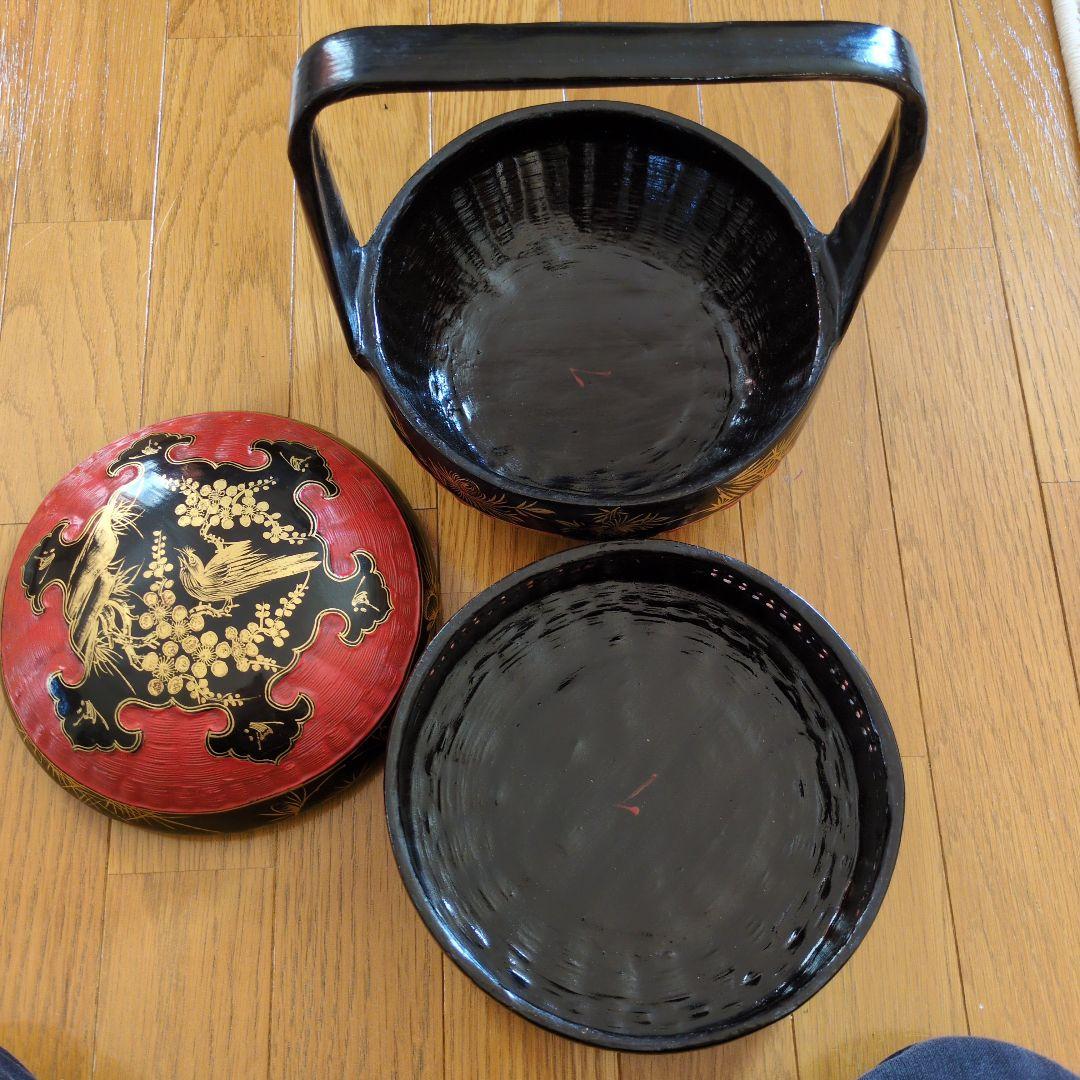 伝統的な赤黒漆塗り