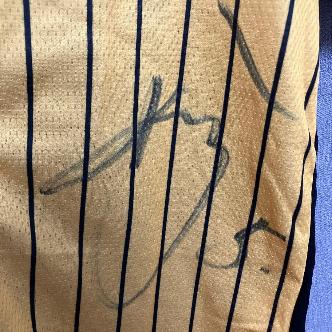 阪神タイガース近本光司選手直筆サインユニフォーム