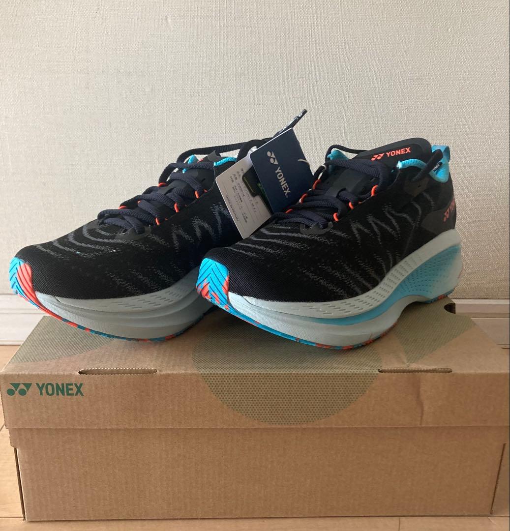 新品未使用タグ付き！YONEX ランニングシューズ カーボンクルーズXRメン