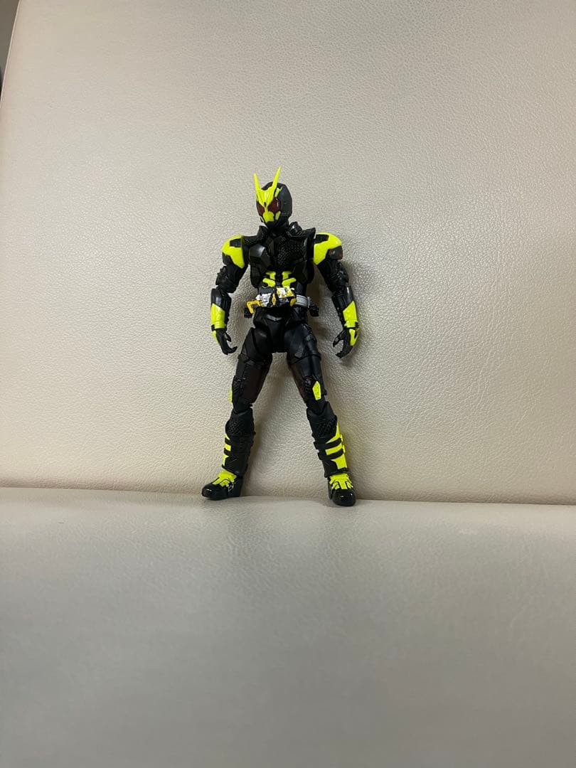 S.H.Figuarts 仮面ライダーゼロゼロワン ライジングホッパー 001