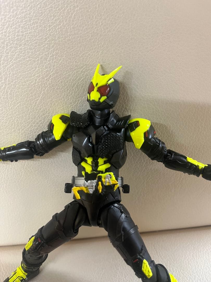 S.H.Figuarts 仮面ライダーゼロゼロワン ライジングホッパー 001