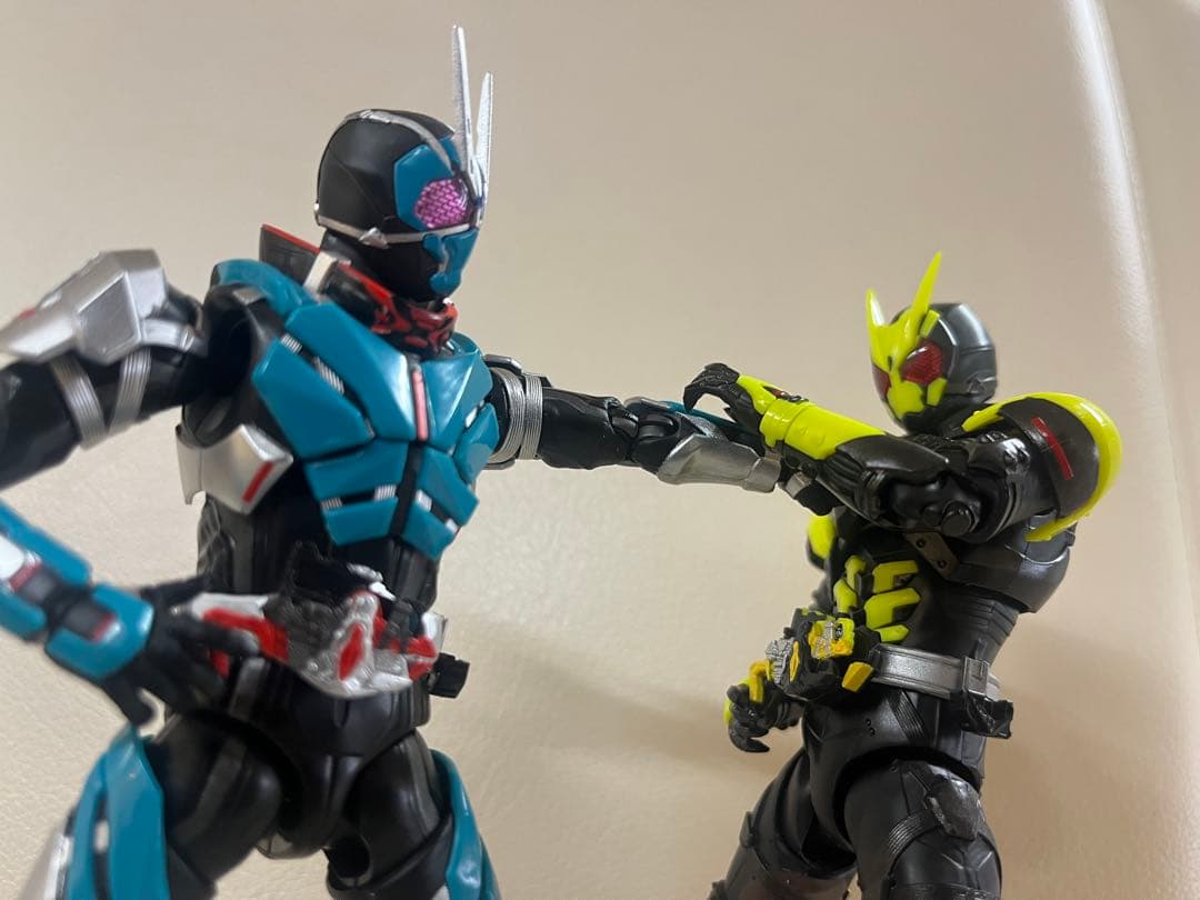 S.H.Figuarts 仮面ライダーゼロゼロワン ライジングホッパー 001