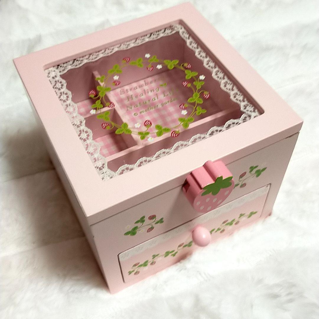 未使用品　ピンクいちごミニチュア収納ボックスミニチェスト＋苺キャニスターの３点