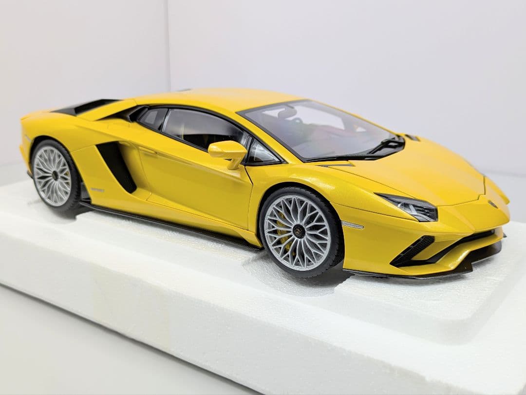 ミニカー 1/18 オートアート ランボルギーニ アヴェンタドール S イエロー