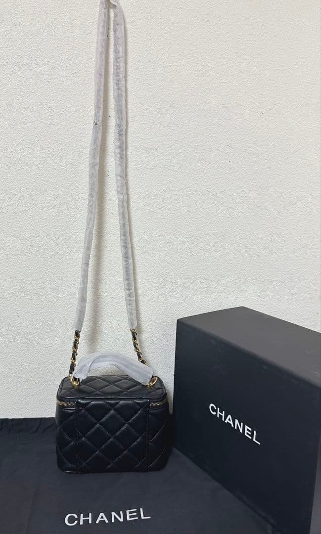 CHANEL ノベルティラムスキンレザーバニティショルダーバッグブラックおまけ付