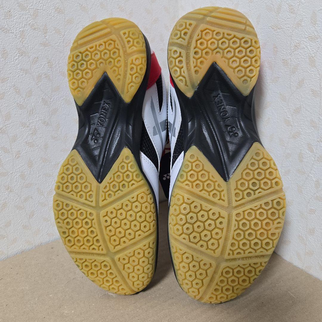 専用　新品　YONEX　バトミントンシューズ　パワークッション670　27.0