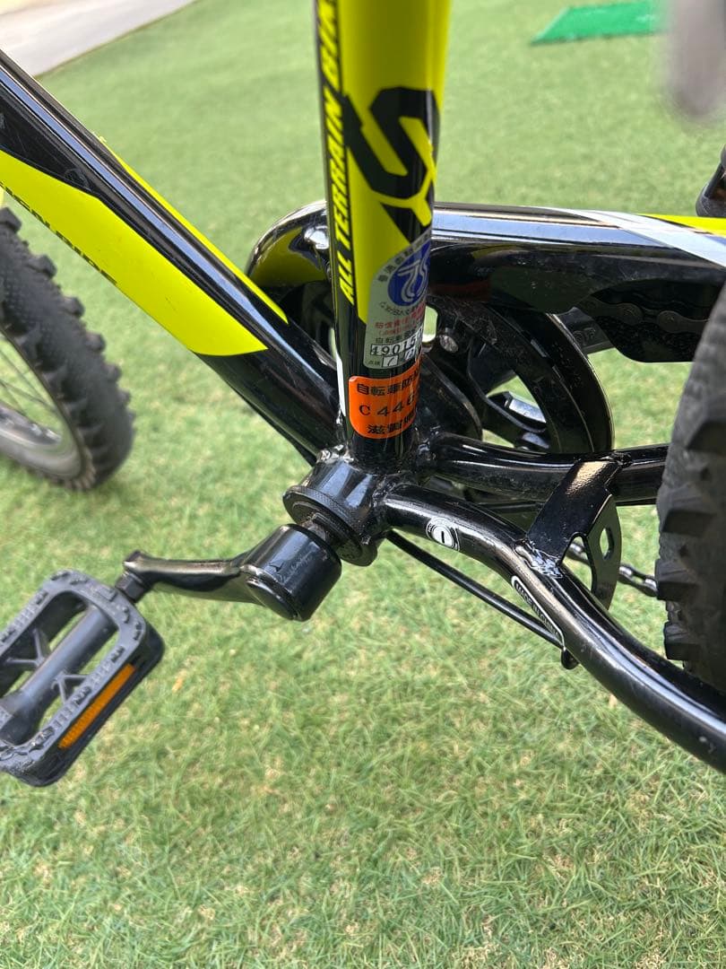 ジュニアスポーツ自転車 ブラック/イエロー　22インチ