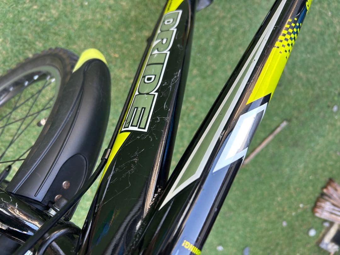 ジュニアスポーツ自転車 ブラック/イエロー　22インチ