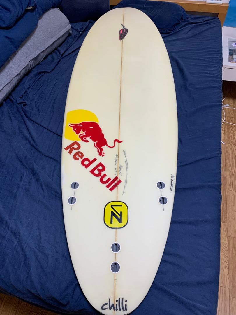 chilli サーフボード Red Bullロゴ付き