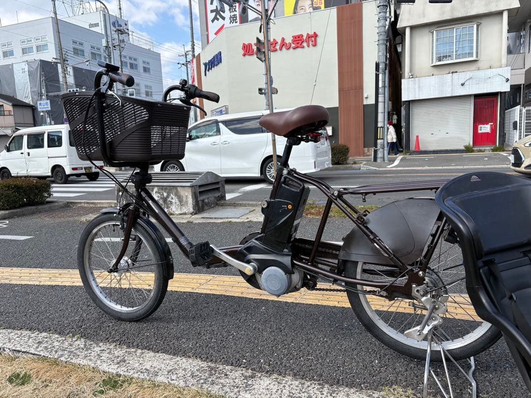 中古20㌅Panasonic電動アシスト自転車　8.9Ah3点灯　大阪　099