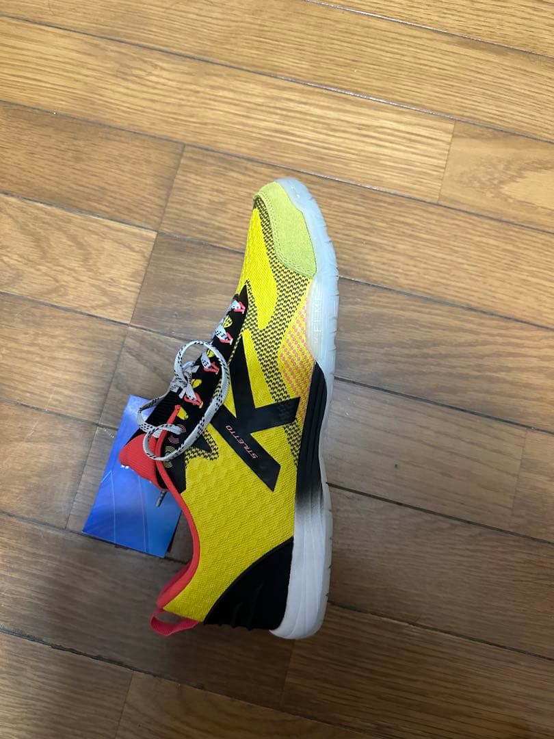 KELME 屋内シューズ