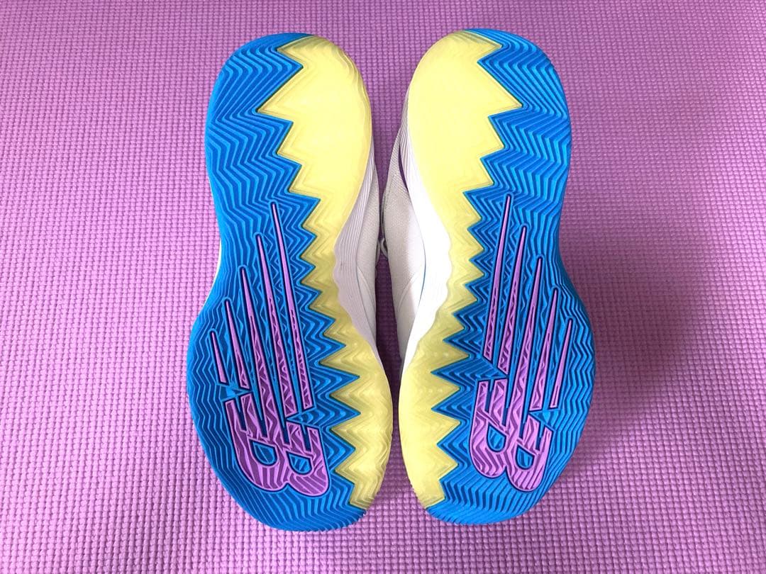 たけ 【美品】New Balance FuelCell HESI LOW