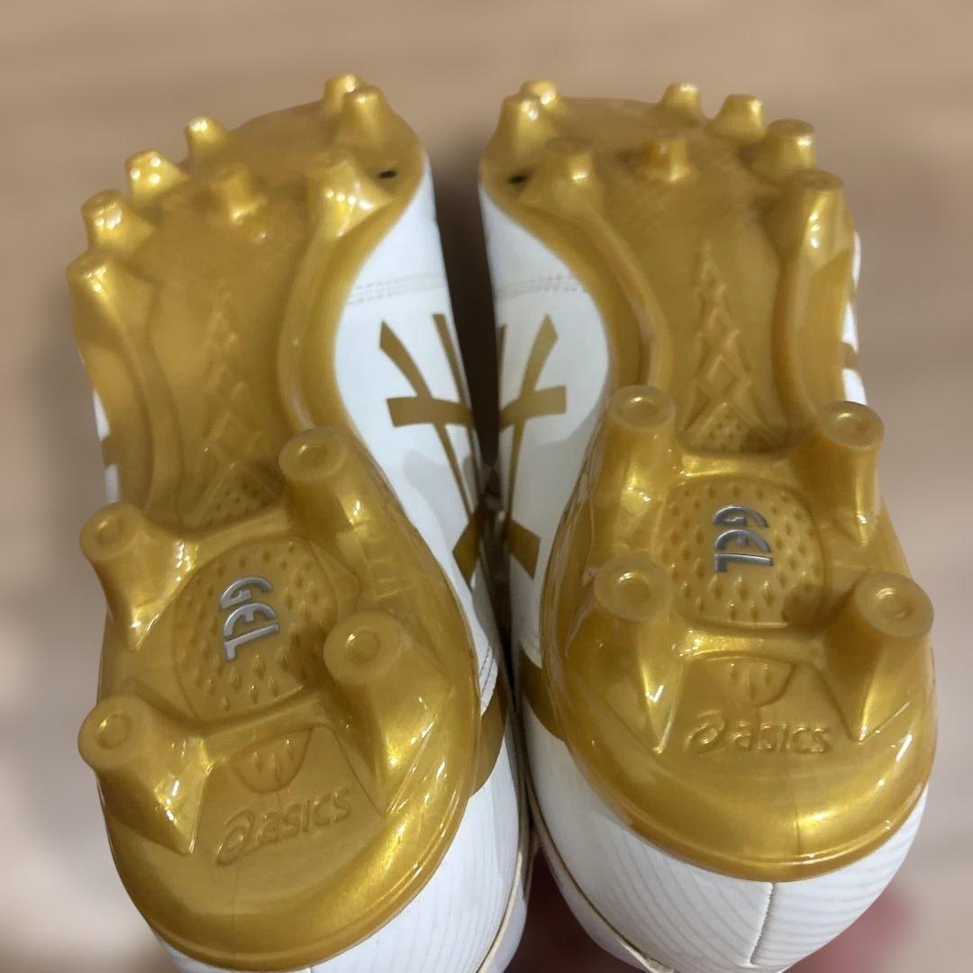 ASICS サッカーシューズ ホワイト/ゴールド 27.5cm