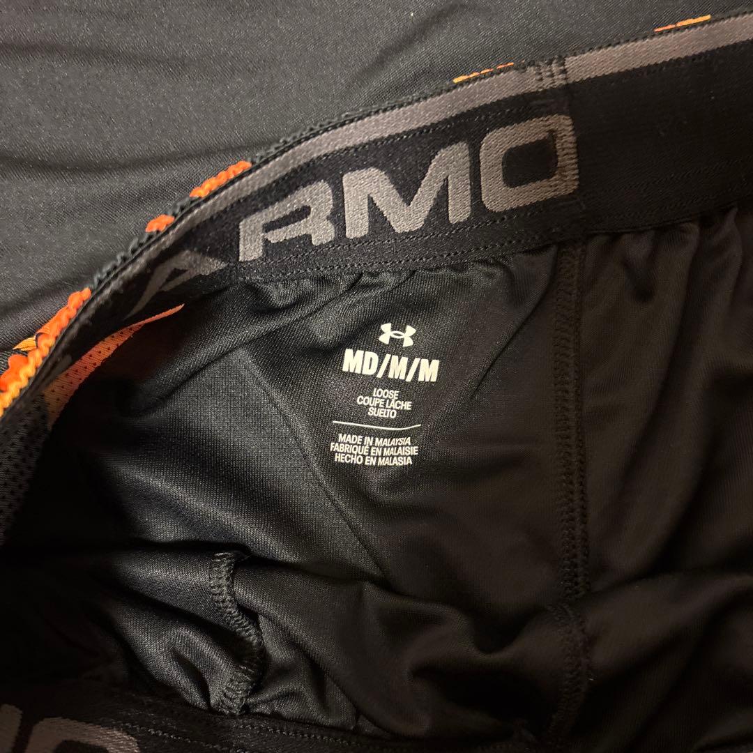 Under Armour フレーム柄セット Mサイズ　バスケ　シャツ＆パンツ