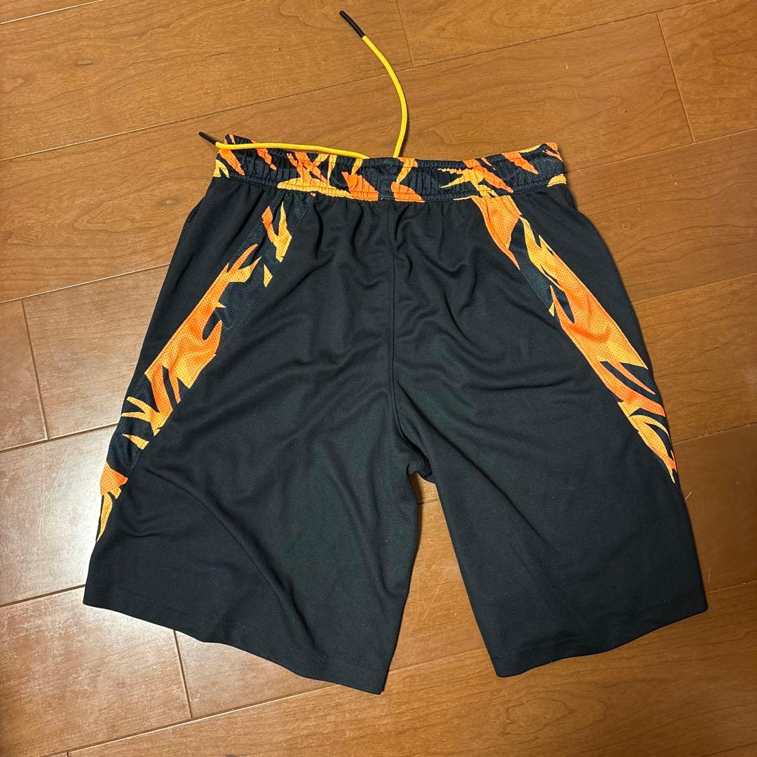 Under Armour フレーム柄セット Mサイズ　バスケ　シャツ＆パンツ
