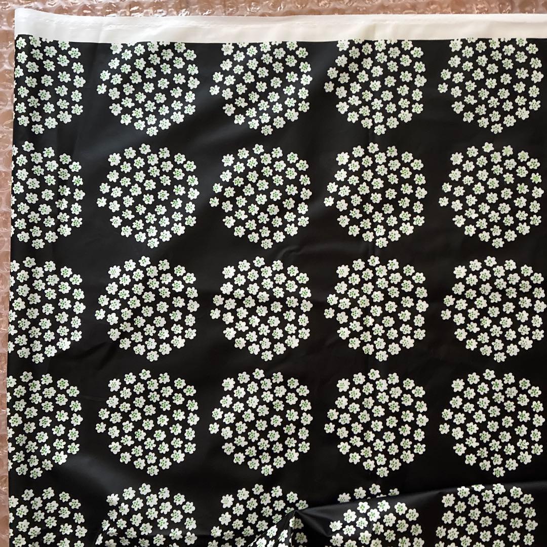マリメッコ　テーブルクロス　オイルクロス　約138×270cm 未使用