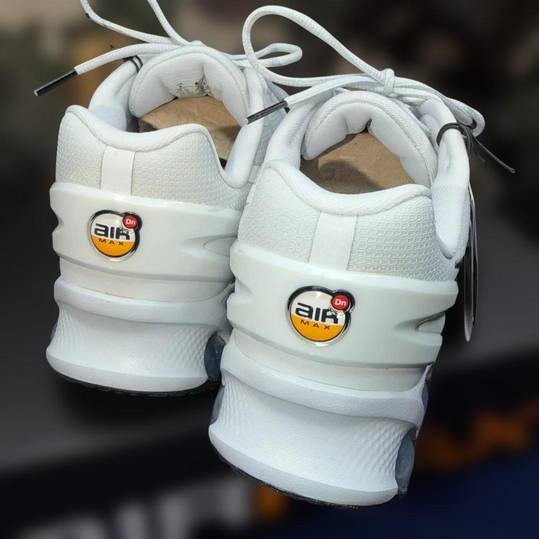 ヒ*ロ様 Nike　ナイキ エア マックス Dn8 レザー　２６ｃｍ