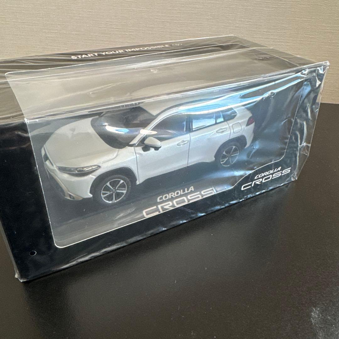 COROLLA CROSS ホワイト ミニカー