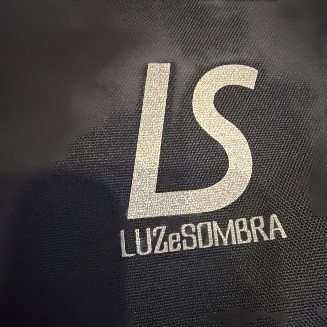 LUZ e SOMBRA ブラック バックパック
