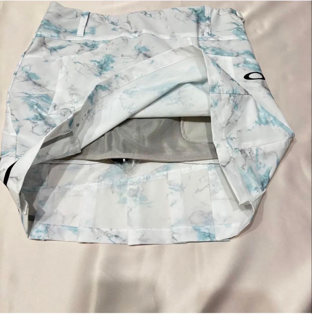 新品Oakley ゴルフ　総柄スカート　スタイリッシュ 吸水速乾　春夏　人気