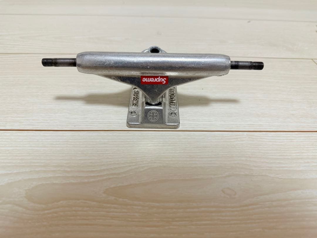 Supreme Independent Truck サイズ139