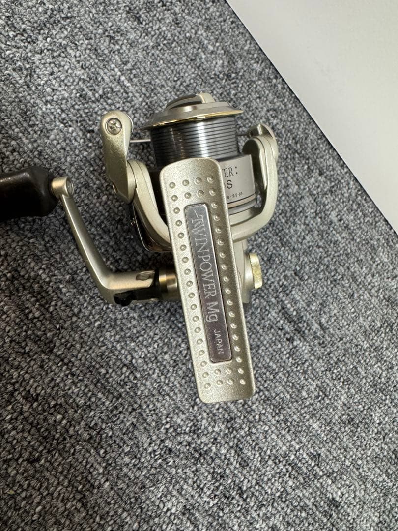 SHIMANO シマノ03ツインパワー Mg 2500S スピニングリール