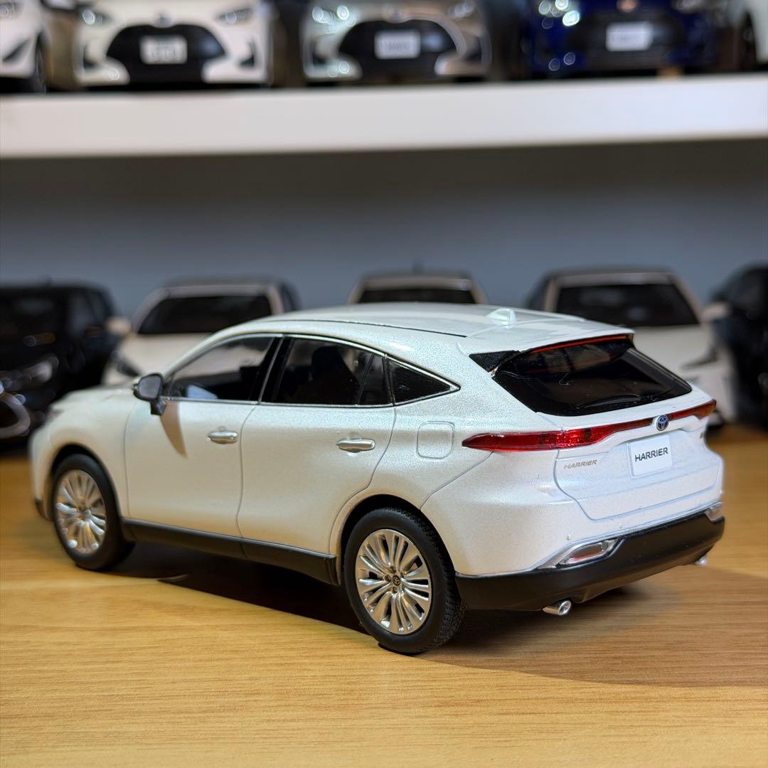 【非売品】トヨタ ハリアー カラーサンプルミニカー 1/30