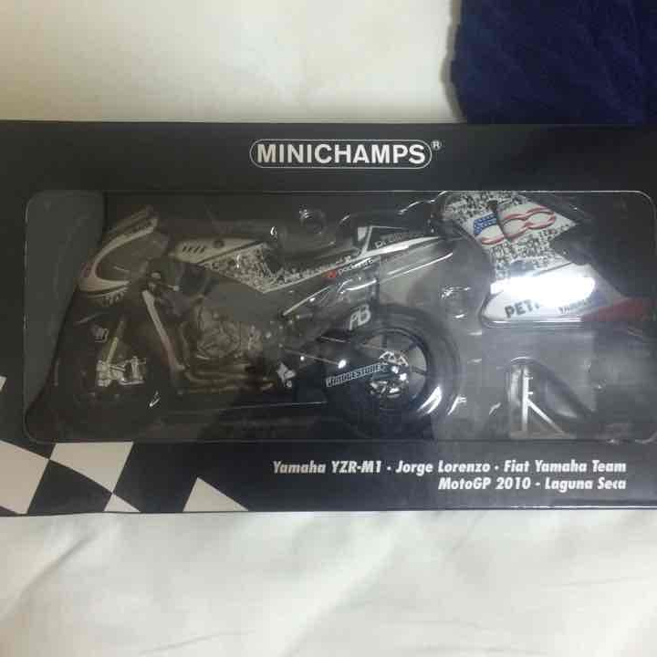 スポーツ MINICHAMPS yamaha YZR-M1 2010