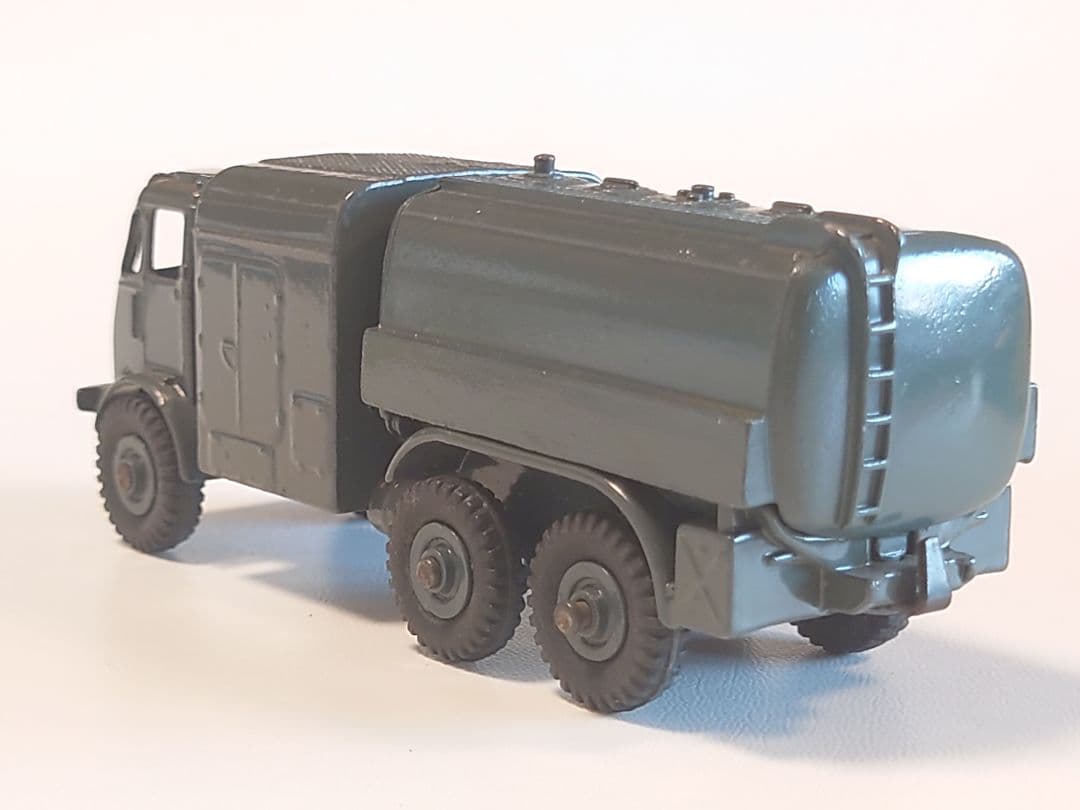 ミニカー DINKY PRESSURE REFUELLER RENAULT