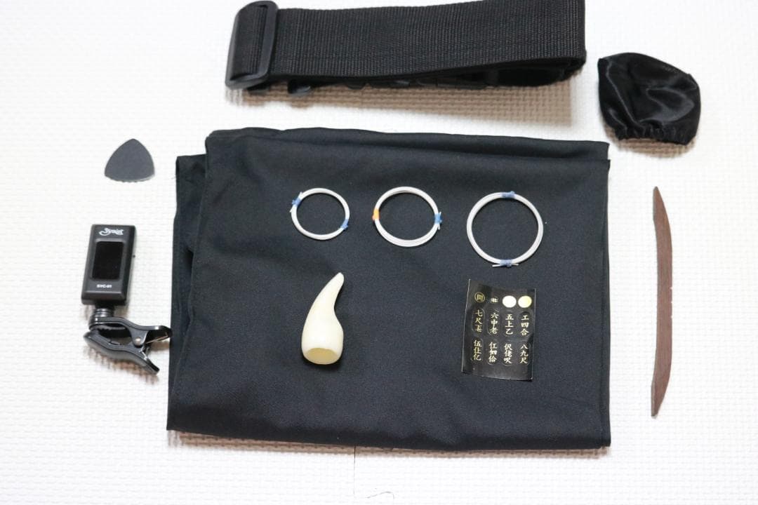 沖縄三線セット（人工皮張り）教本と初心者に必要なお得な付属品付 新品未使用