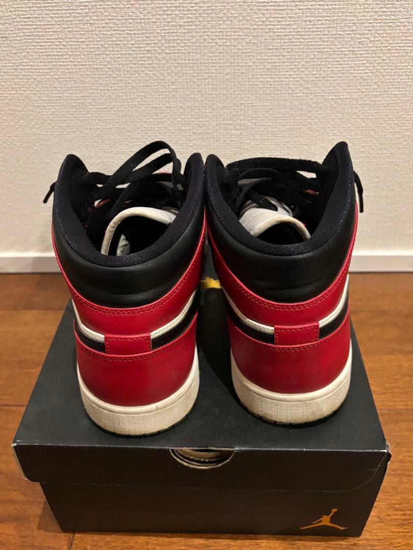Nike Air Jordan 1 ミッドシカゴブラックトゥ