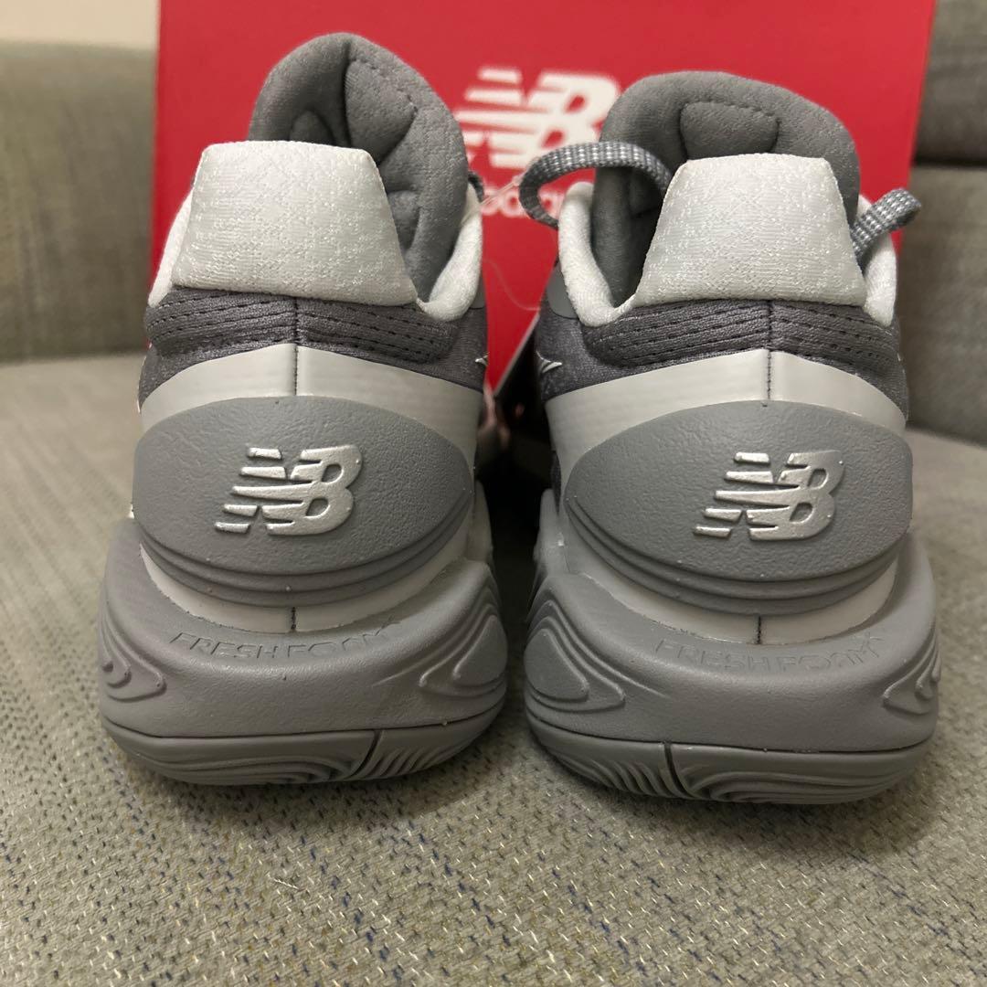 New Balance バスケットボールシューズ グレー/シルバー