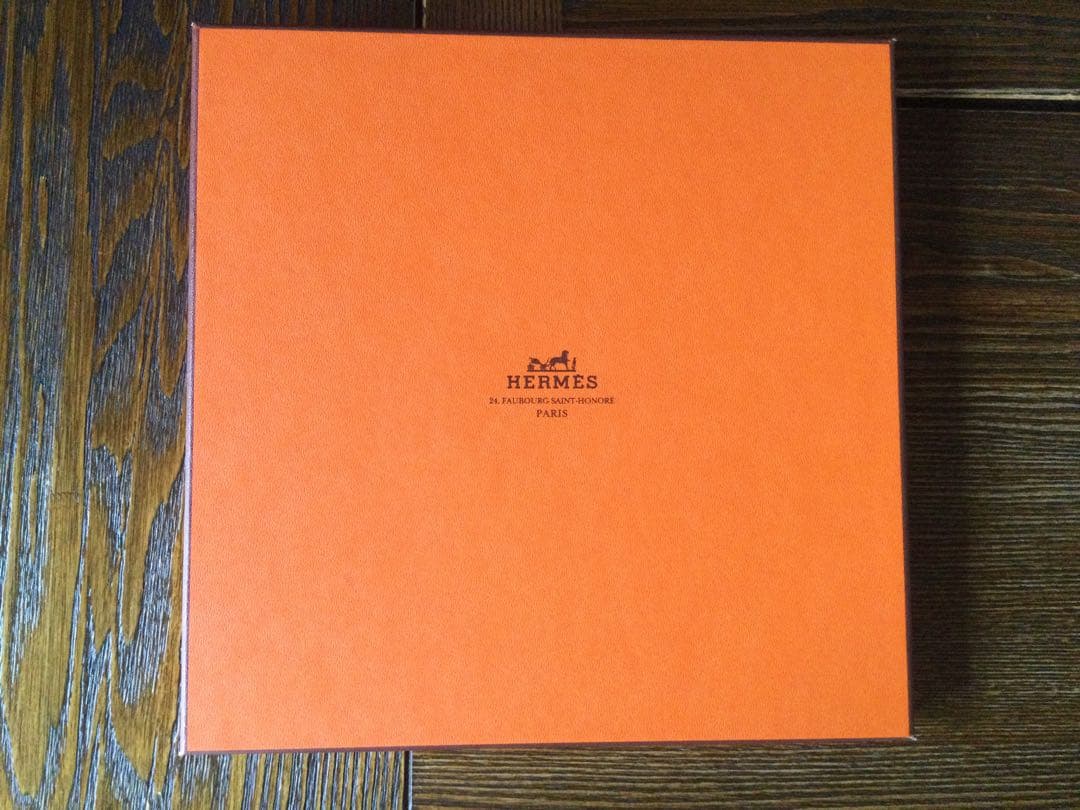 HERMES エルメス４枚組　ランチョンマット２枚ナフキン２枚　未使用　箱付