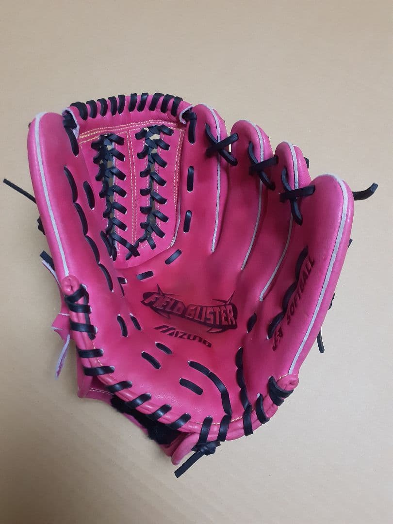 即戦力MIZUNO限定色ピンク、ソフトボール用グローブ希少色