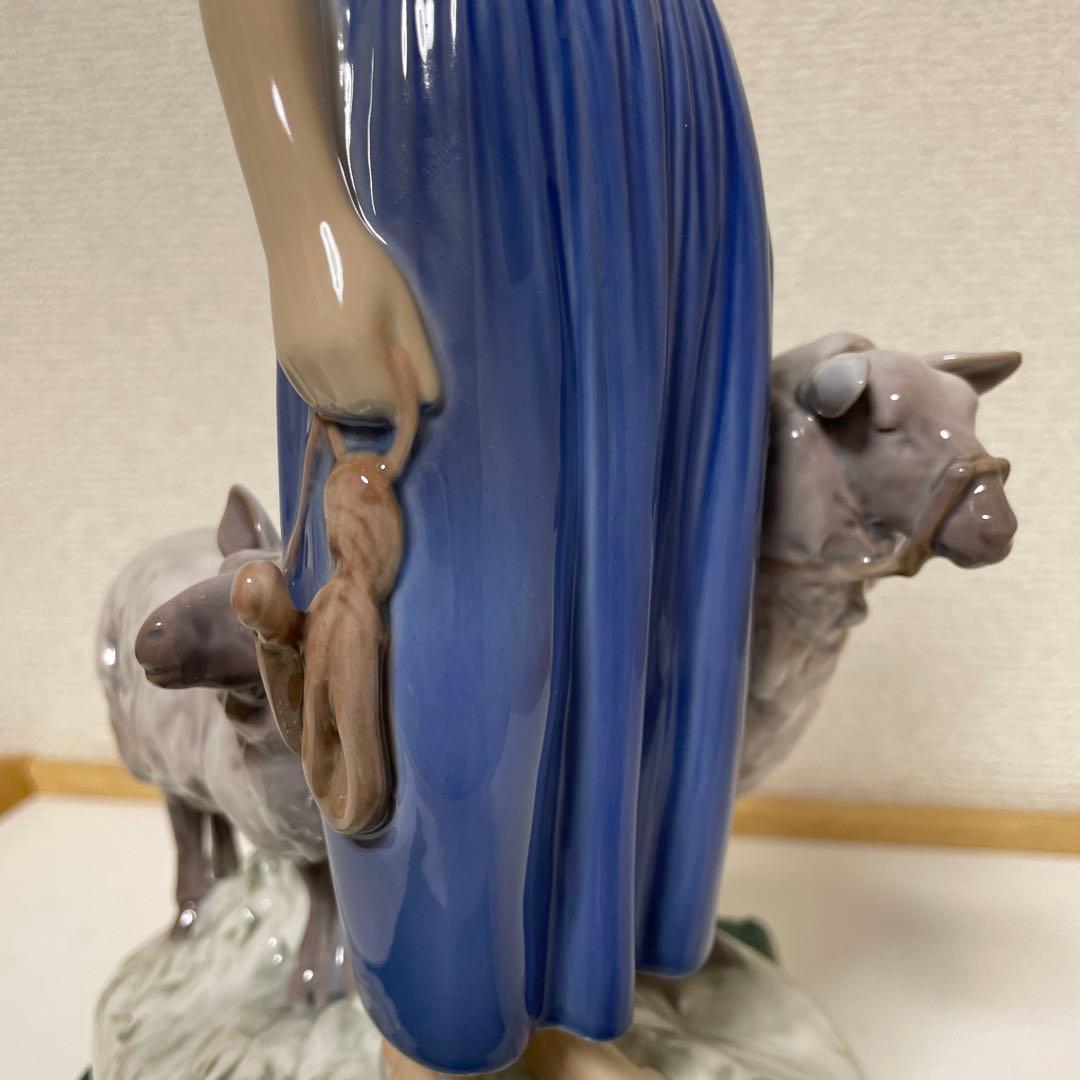 ・羊飼いの女性と３頭の羊・高さ２７cm・Ｂ＆Ｇ．・