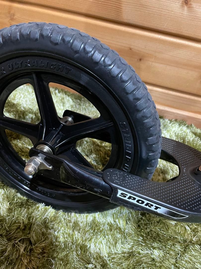 美品　ストライダー　スポーツ　日本正規品　ブラック　　キックバイク