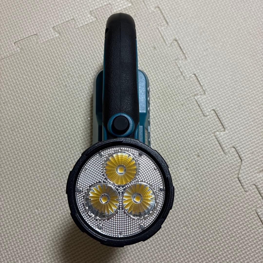 Makita MR050 充電式ラジオライト