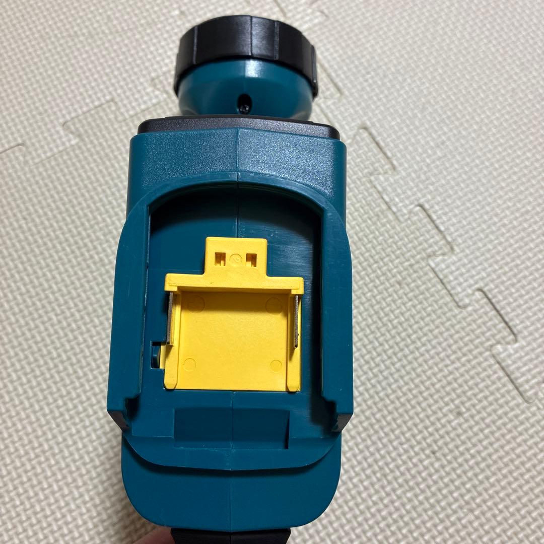 Makita MR050 充電式ラジオライト