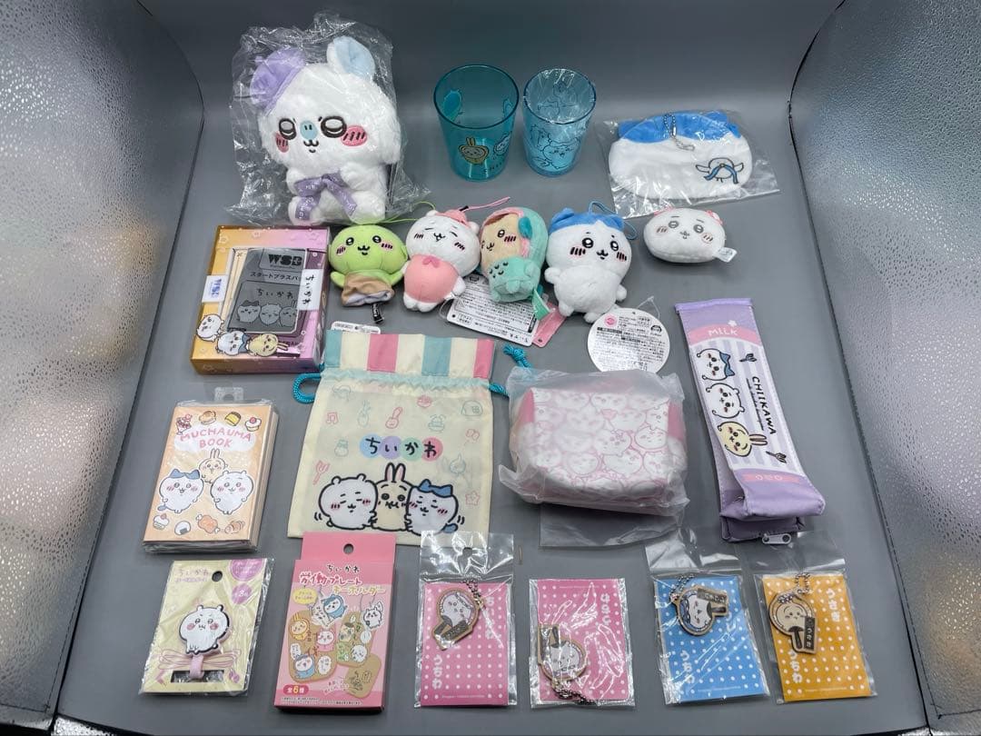 ちいかわ グッズ まとめ 80サイズダンボール分 アクリル 缶バッジ など