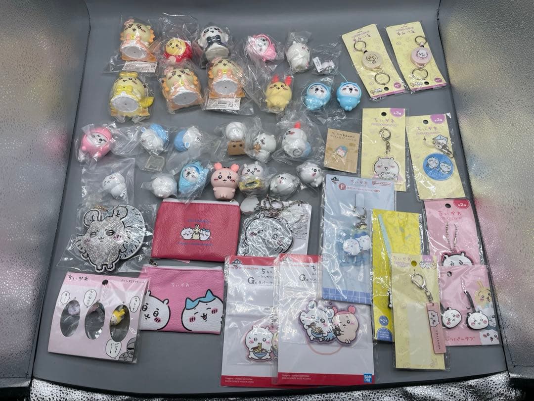 ちいかわ グッズ まとめ 80サイズダンボール分 アクリル 缶バッジ など