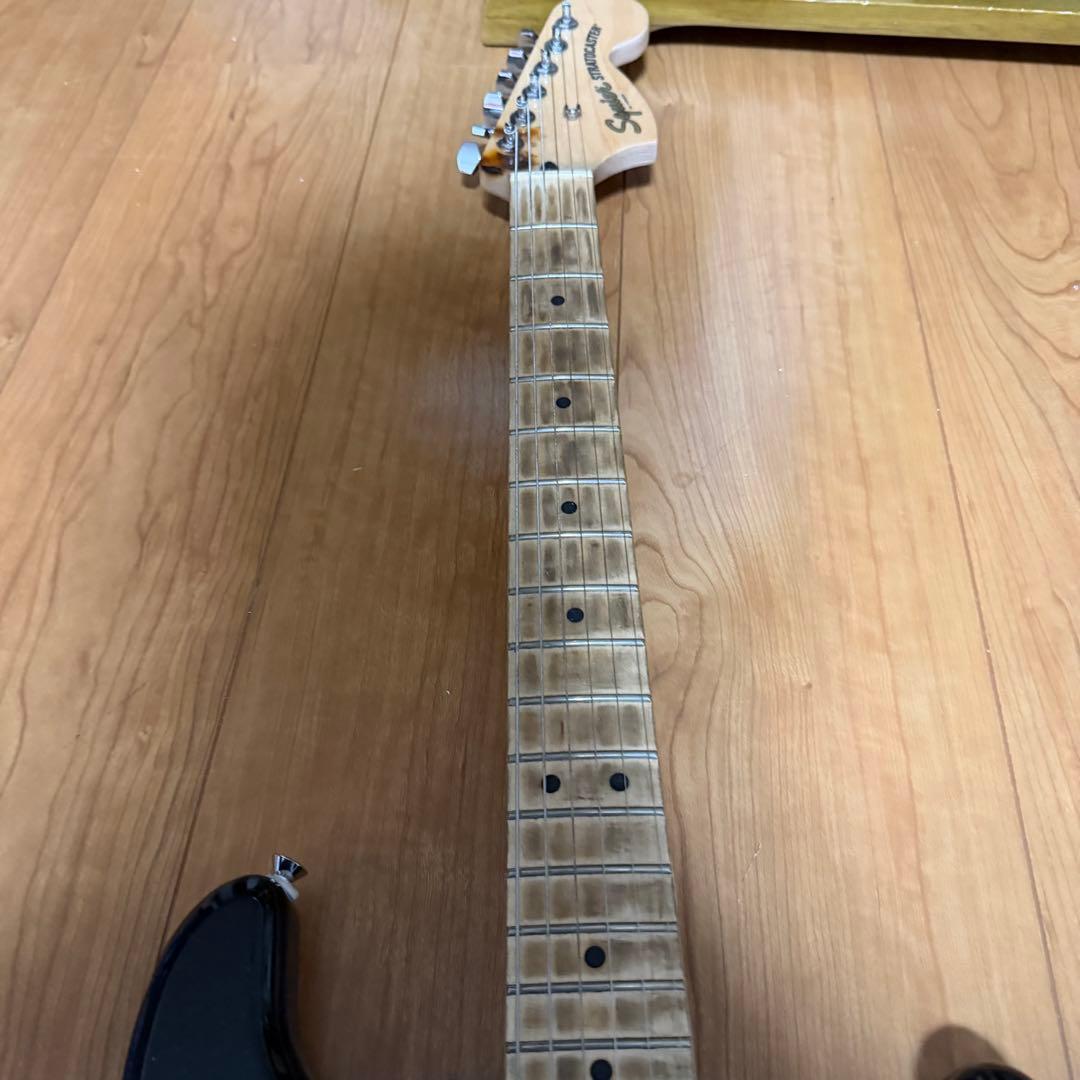 Squier Starcaster ホワイト×ブラック