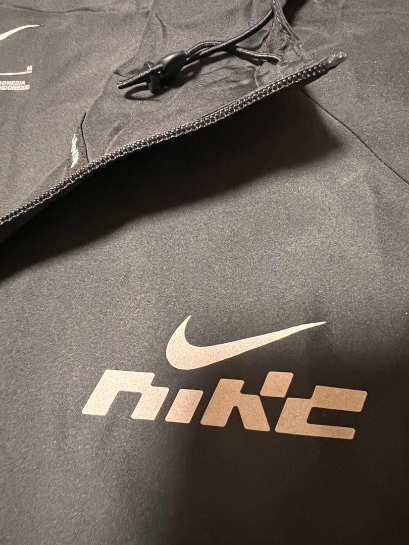 新品未使用　Nike ウィンドブレーカー ブラック Lサイス