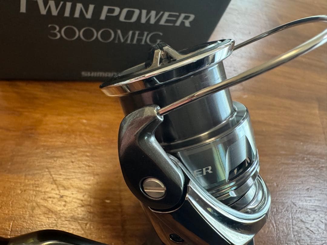 SHIMANO 24TWIN POWER 3000MHG スピニングリール