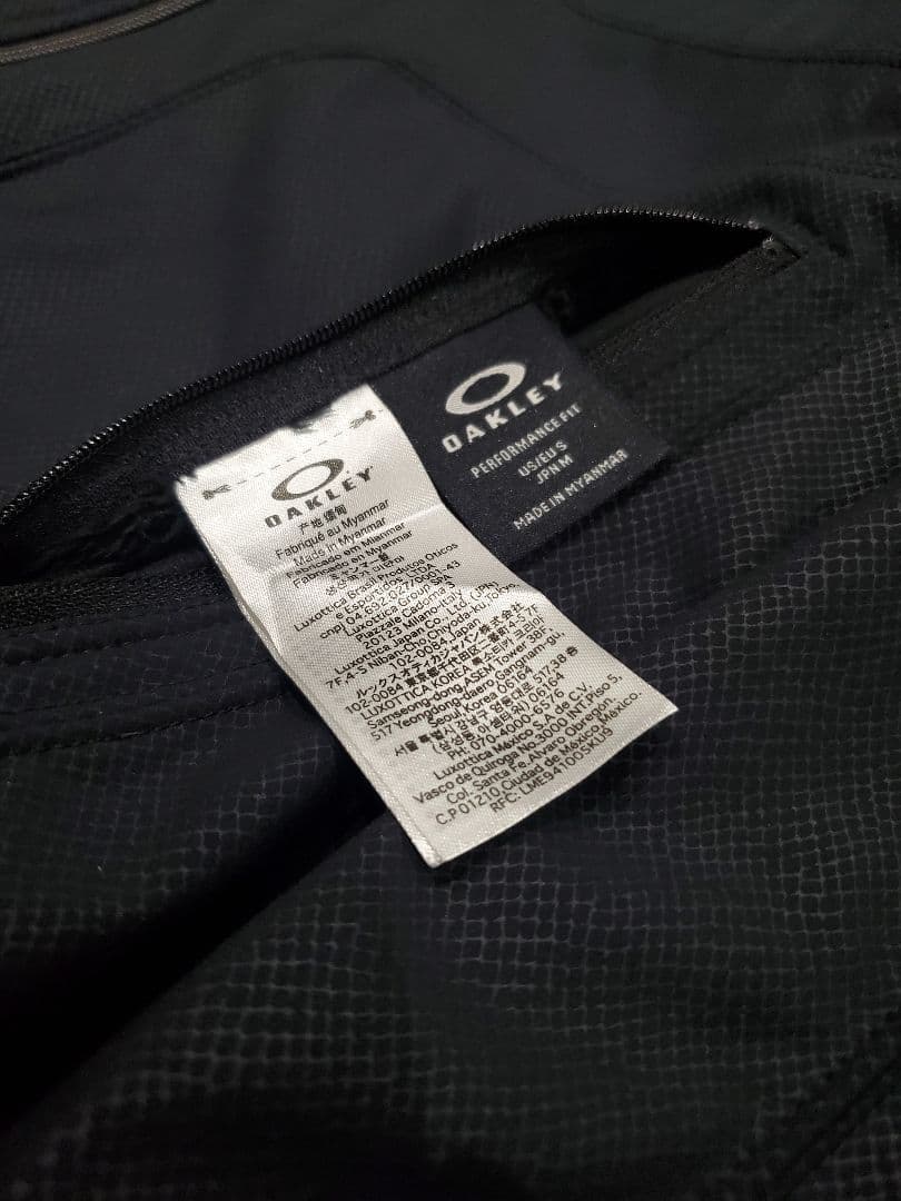 完売品 オークリー REVERSIBLE WIND JACKET
